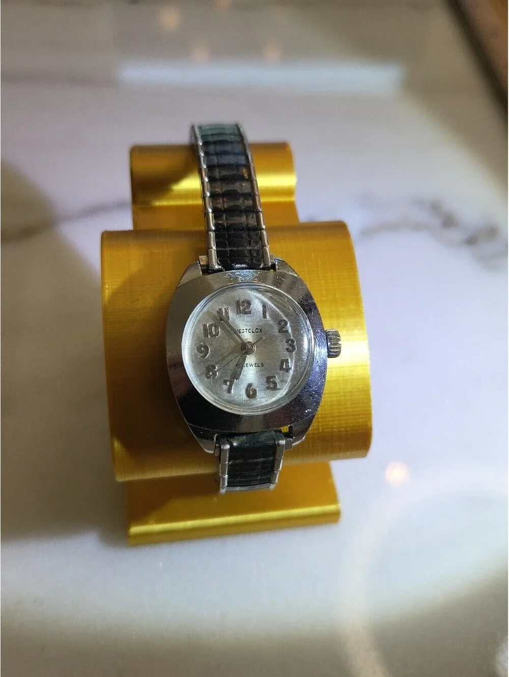 Vtg WestClox 17 Jewels windup Womens Watch UFO 1970s Working Stretch Beauty